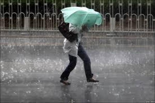 COD PORTOCALIU de averse şi vijelii. Ce zone sunt afectate