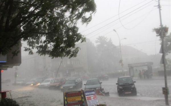 ALERTĂ METEO! Cod portocaliu de VREME REA în următoarele ore. Ce zone sunt afectate