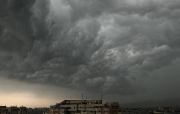 COD PORTOCALIU de PLOI, GRINDINĂ şi VIJELII în Bucureşti și în mai multe județe! Anunţ de ULTIMĂ ORĂ de la meteorologi