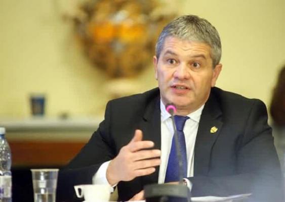 Demiteri în scandalul vaccinurilor. Florian Bodog schimbă din funcţie cinci şefi DSP