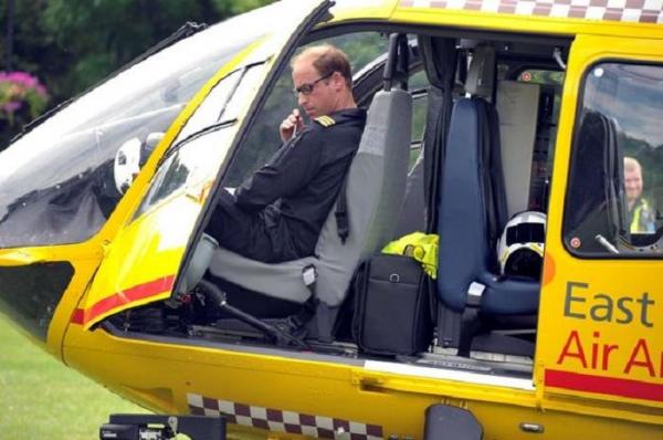 Scrisoare DRAMATICĂ a prințului William în ultima zi la locul de muncă: Cum l-au afectat sinuciderile și accidentele mortale, la care a asistat ca pilot de ambulanță aeriană