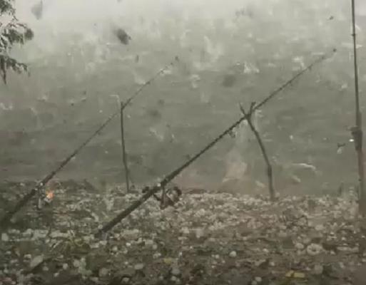 Imagini apocaliptice în Tulcea! O ploaie cu grindină cât oul a făcut ravagii în județ (VIDEO)