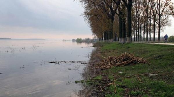 Pericol maxim de inundaţii, la noapte! COD GALBEN emis de hidrologi în mai multe judeţe din ţară