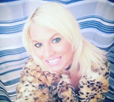 Şi-au transmis MOARTEA LIVE! PATRU tinere s-au distrat şi au băut în mașină, înainte de a se IZBI violent de un stâlp. IMAGINI terifiante