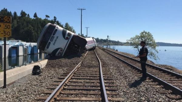 Panică în Statele Unite: Un tren cu sute de oameni la bord a deraiat. Mai multe persoane au fost rănite