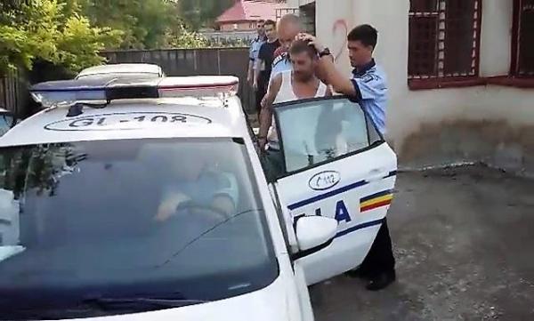 Fetiţa de 9 ani din Galaţi sechestrată de un vecin de 42 de ani fost consultată de medicii legişti, pentru a se afla dacă A FOST ABUZATĂ! Verdictul a fost anunţat, bărbatul a fost arestat preventiv