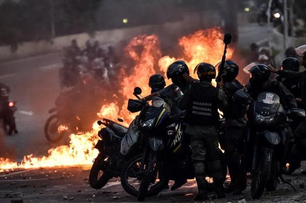 Alegerile din Venezuela, marcate de violenţe. Nouă persoane au murit, între care un lider al opoziţiei