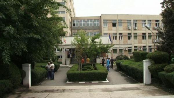 Scandal la Universitatea de Petrol şi Gaze Ploieşti! Un profesor a fost prins luând mită de la zeci de studenţi