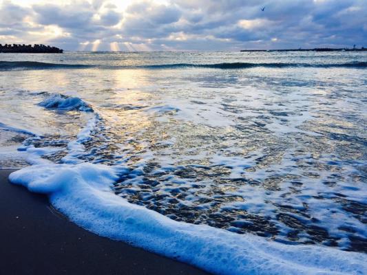 Marea a cerut TRIBUT din nou. Un TURIST POLONEZ s-a înecat la Mangalia! Valurile l-au tras spre moarte în câteva secunde