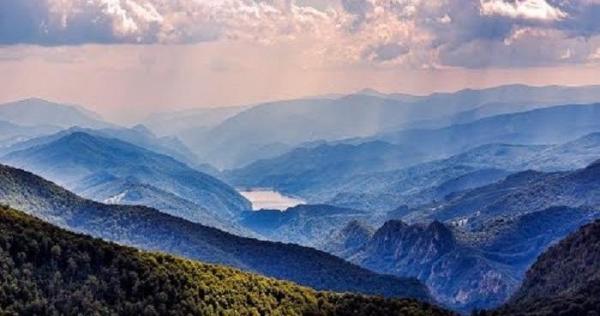 Un bărbat s-a înecat în PARADISUL din Valea lui Iovan. Lacul, de o frumusețe EXTRAORDINARĂ, are o LEGENDĂ FABULOASĂ