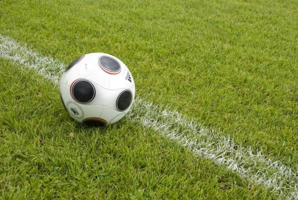 Clipe de groază la un meci de fotbal. Un suporter a fost împuşcat mortal la finalul unui meci