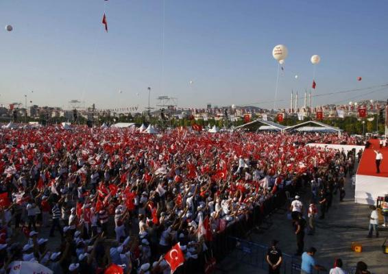 Protest de amploare la Istanbul! Zeci de mii de persoane au participat la "marşul pentru justiţie"
