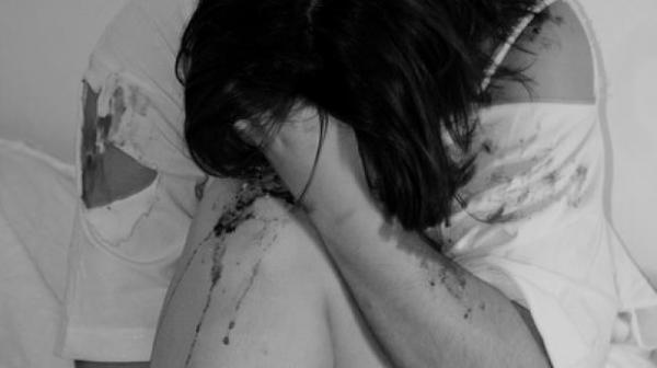 Caz înfiorător în Italia! Un român a BĂTUT cu sălbăticie o tânără de 30 de ani, lângă un cimitir, după care a VIOLAT-O (VIDEO)