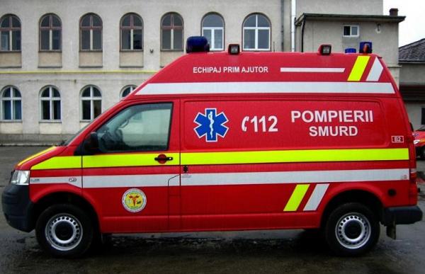 O femeie a ajuns în stare gravă la spital după s-a aruncat pe geam pentru... a prinde pisica!