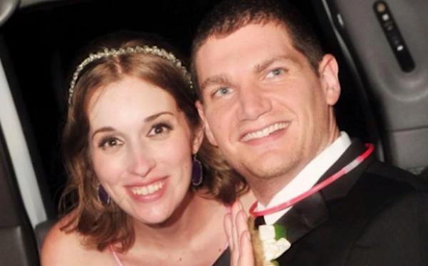 Cuplu de români, obligat să plătească 1 MILION DE DOLARI fotografului de la nuntă. "Sunt ostatice! Este groaznic ce se întâmplă" (VIDEO)