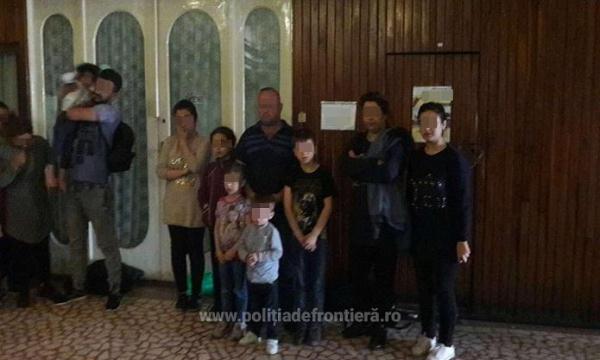 Descoperire şoc în Vama Nădlac! Ce au găsit poliţiştii în trei taxiuri care voiau să treacă graniţa în Ungaria