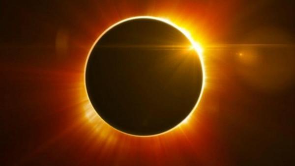 Se întâmplă ACUM: ECLIPSA TOTALĂ DE SOARE! Cel mai spectaculos fenomen astronomic din istorie, vizibil şi în Europa. AVERTISMENTUL oamenilor de ştiinţă (VIDEO)