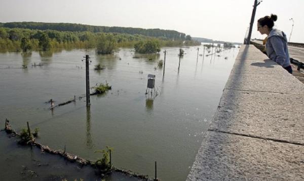 Pericol de inundaţii, la noapte! COD GALBEN pe mai multe râuri din ţară