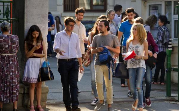 BACALAUREAT 2017, sesiunea de toamnă. Azi, proba obligatorie a profilului. SUBIECTE MATEMATICĂ şi ISTORIE, calendar şi bareme de corectare