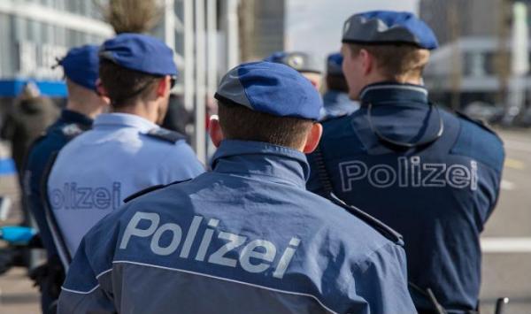 Femeie pusă sub acuzare în Elveţia, după ce autorităţile au descoperit că intenţiona să adere la Statul Islamic