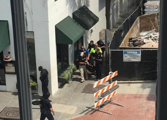 TEROARE la un restaurant, după ce tânărul care spăla vasele l-a ucis pe bucătar și a luat mai mulți ostatici