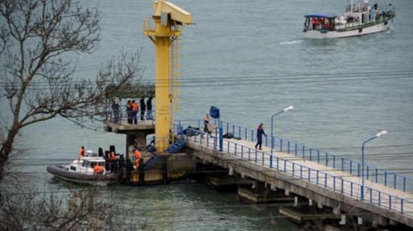 TRAGEDIE în Rusia! Cel puţin 14 oameni AU MURIT, opt au fost răniți şi trei au dispărut, după ce un autobuz a căzut de pe un dig în Marea Neagră