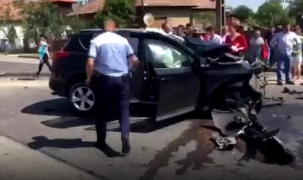 VIDEO ŞOCANT: O şoferiţă a făcut o DEPĂŞIRE IMPOSIBILĂ, apoi a intrat în plin într-un TIR! Circulaţia blocată pe DN1C, la Răscruci