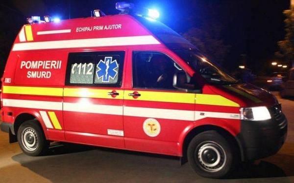 Accident GROAZNIC în București, o persoană este prinsă sub o mașină, intervine SMURD