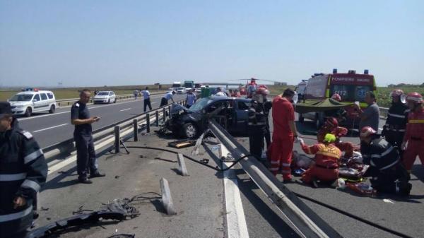 Accident groaznic pe autostradă! Doi tineri au rămas FĂRĂ PICIOARE, iar copilul lor de 6 ani a ajuns la spital - FOTO/VIDEO