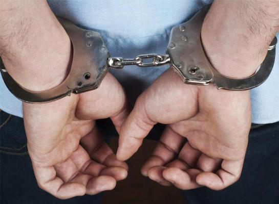 Interlopi condamnați la doi ani de închisoare după ce au snopit în bătaie doi polițiști!