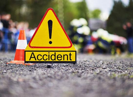 TRAGEDIE PE ȘOSEA. O femeie a murit pe loc, iar alta a fost rănită după ce au fost SPULBERATE de o mașină!