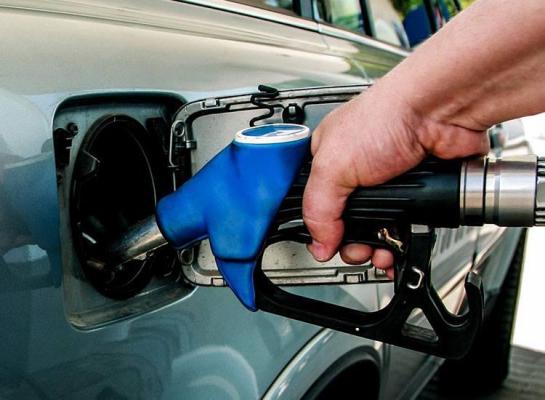 Transportatorii ameninţă cu PROTESTE în toată ţara dacă SUPRAACCIZA la carburanţi va fi introdusă de Guvern