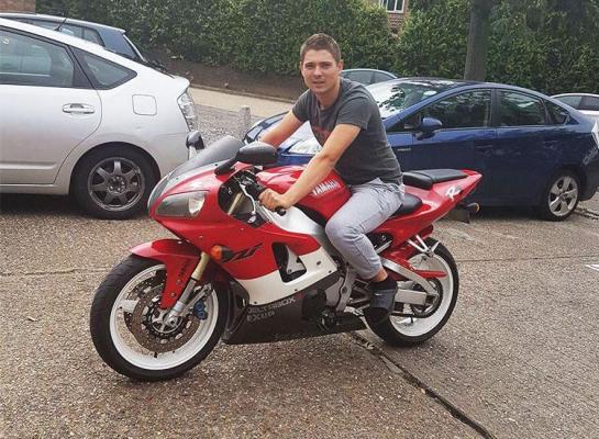 Mesajul EMOŢIONANT al iubitei motociclistului care a murit după ce a intrat cu 150 de km/h într-un Logan: 'Aveam nevoie de tine, de săruturile tale!'