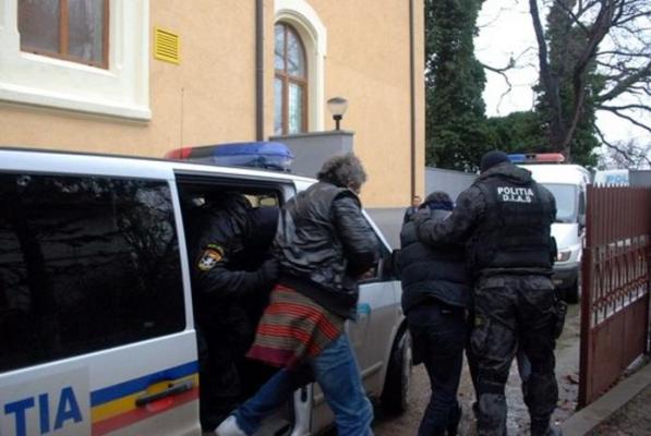 Scandal sângeros pe strada Veselă! Doi răniţi şi opt persoane reţinute în urma unei bătăi crunte într-o comună din Sibiu