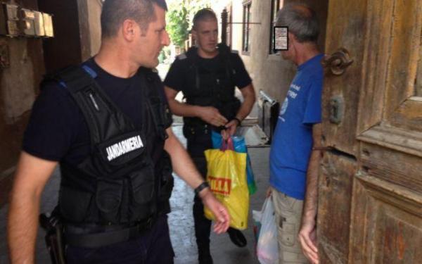 ALERTĂ ÎN PARC: 'Veniţi repede! Vrea să răpească un copil!'. Gestul jandarmilor care au intervenit a uimit o ţară întreagă!