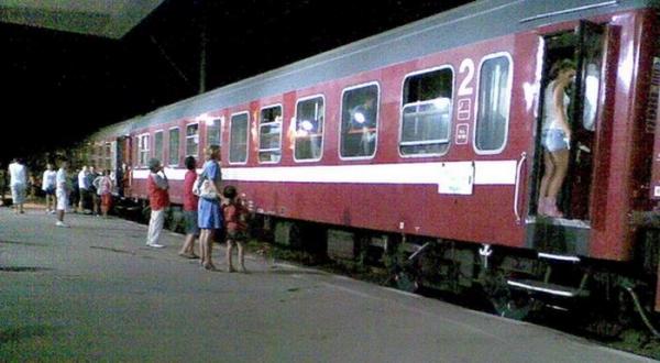 Întârzieri de peste două ore la trenurile care sosesc în Gara de Nord! Restricţiile de viteză au dat peste cap circulaţia feroviară