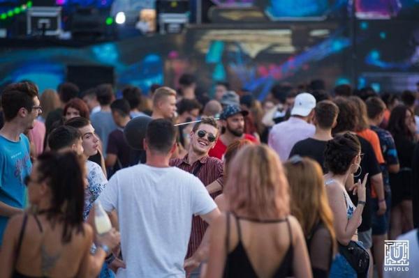 Zeci de sancţiuni au fost aplicate în cea de-a treia zi a festivalului Untold. De asemenea, peste 450 de presoane au avut nevoie de ajutorul medicilor