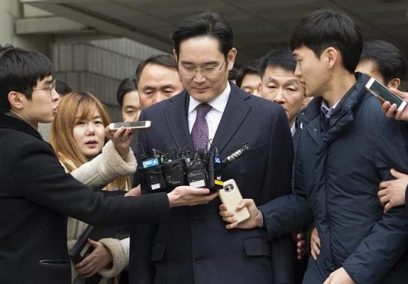 Moştenitorul Samsung Electronic riscă ani grei de închisoare. Procurorii sud-coreeni au cerut o condamnare de 12 ani