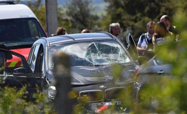 A fost prins bărbatul care a intrat cu maşina într-un grup de militari francezi, lângă Paris! Premierul Franţei a confirmat informaţia