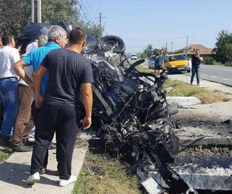 DRAMĂ în lumea muzicii populare! O cântăreață de numai 33 de ani A MURIT într-un cumplit accident. Mașina în care se afla artista a lovit un cap de pod și s-a făcut praf (FOTO, VIDEO)