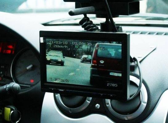 Poliţiştii rutieri au fost UMILIŢI în instanţă de un vitezoman cu BMW! Tânărul şi-a recăpătat permisul dintr-o greşeală banală!