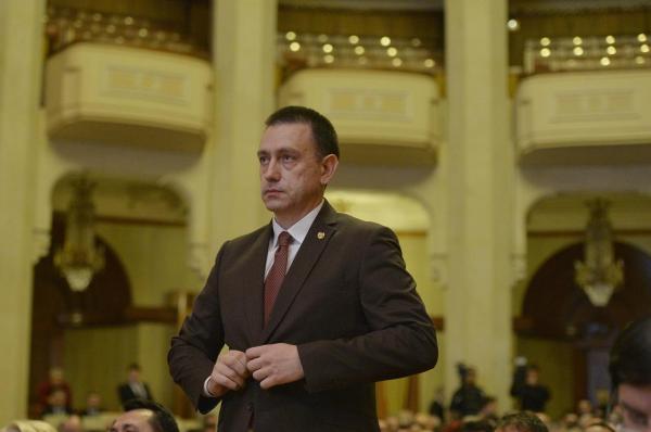 Mihai Fifor şi Gheorghe Şimon au depus jurământul la Palatul Cotroceni. Cei doi sunt noii miniştri de la Apărare şi Economie