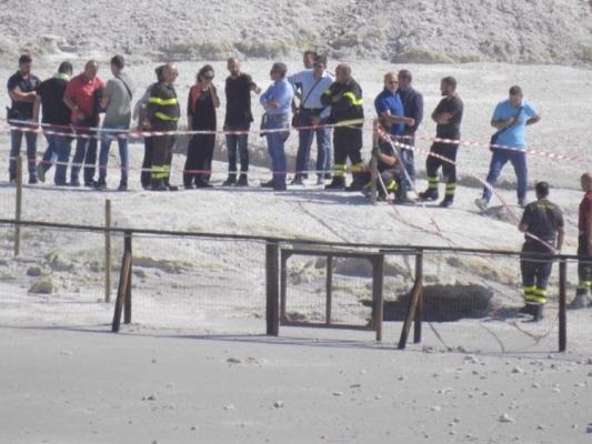 Moarte îngrozitoare: o familie întreagă a pierit într-un vulcan. Părinţii au murit încercând să-şi salveze fiul de 11 ani