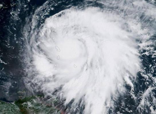 Uraganul Maria a lovit cu putere în Caraibe! Vântul a atins viteze de 260 de km/h - FOTO/VIDEO