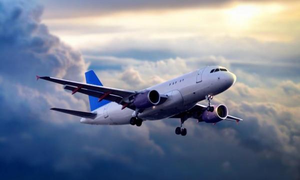 Încă un zbor cu probleme! Români BLOCAȚI pe un aeroport din Barcelona, după ce o cursă a fost amânată 11 ORE