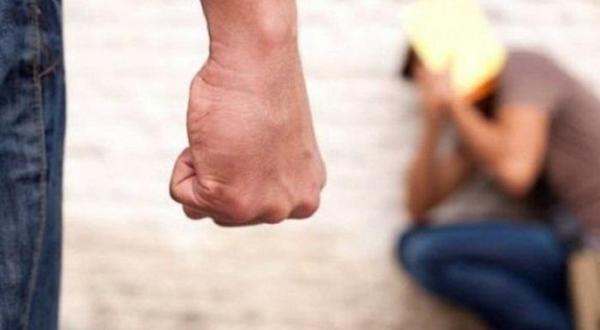 Caz revoltător în Italia! Un student a fost BĂTUT cu sălbăticie de prietenii lui români, pentru un telefon iPhone 6