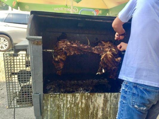 Carne gătită la TOMBERON! Imaginea postată de Godină care a stârnit un val de comentarii!