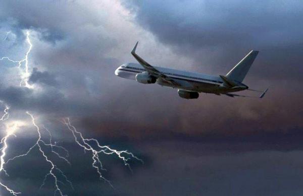 Momente de PANICĂ în avionul echipei FCSB din cauza unor explozii: 'Fotbaliştii au început să URLE de frică!'