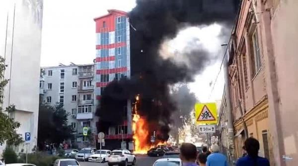 Imagini dramatice: un incendiu violent a distrus un hotel de 10 etaje, în Rusia