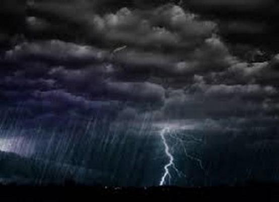 Meteorologii au transmis ACUM o avertizare cod portocaliu de ploi, descărcări electrice şi vânt puternic. Ce zone din ţară sunt afectate